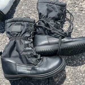 COACH BLACK WATERPROOF BOOTS PULL STRING IN MIDDLE SZ 6 B, Sherpa lined